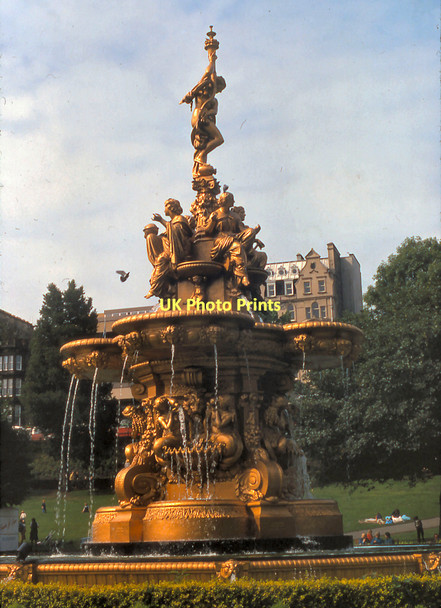 Photo 6"x4" Princes Street Gardens, Fountain Dean\/NT2474 c1978