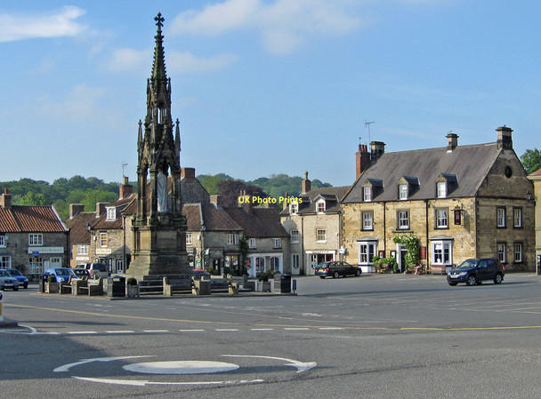 Photo 6"x4" Mini roundabout, monument and market place Helmsley c2011