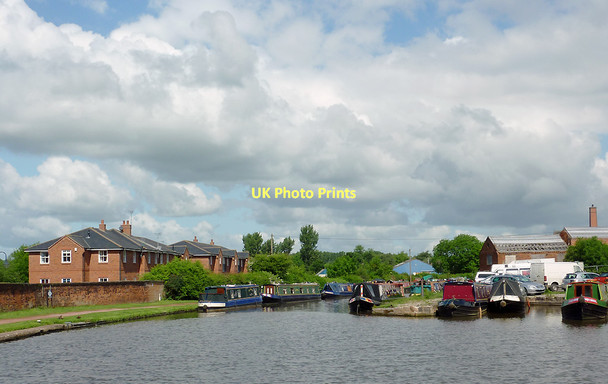 Photo 6"x4" Trent and Mersey Canal at Stone, Staffordshire Stone\/SJ9034 c2011
