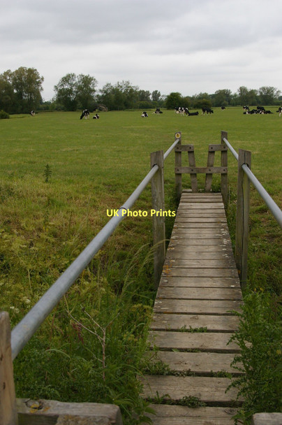 Photo 6"x4" Thames Path, Inglesham: footbridge over a stream Lechlade on Thames c2011