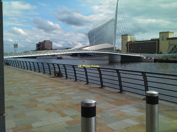 Photo 6"x4" The Media City footbridge Salford\/SJ8098 c2011