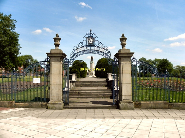 Photo 6"x4" Ashton-Under-Lyne Memorial Gardens Ashton-Under-Lyne c2011