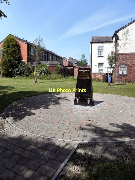 Photo 6"x4" Cockbrook War Memorial Stalybridge c2011