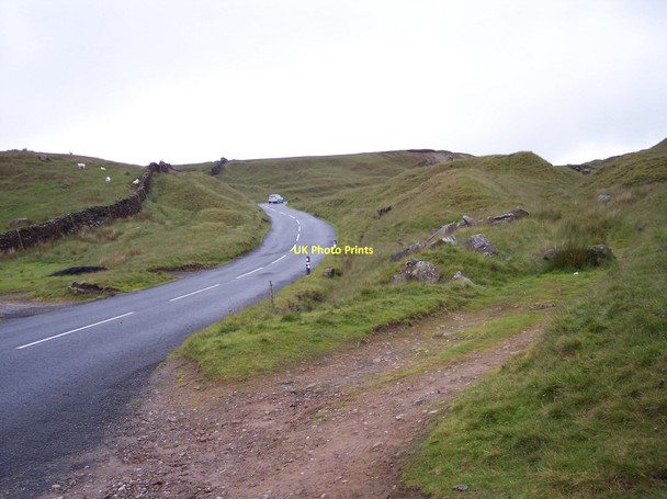 Photo 6"x4" Clitheroe Road passes through the Nick of Pendle Sabden c2011