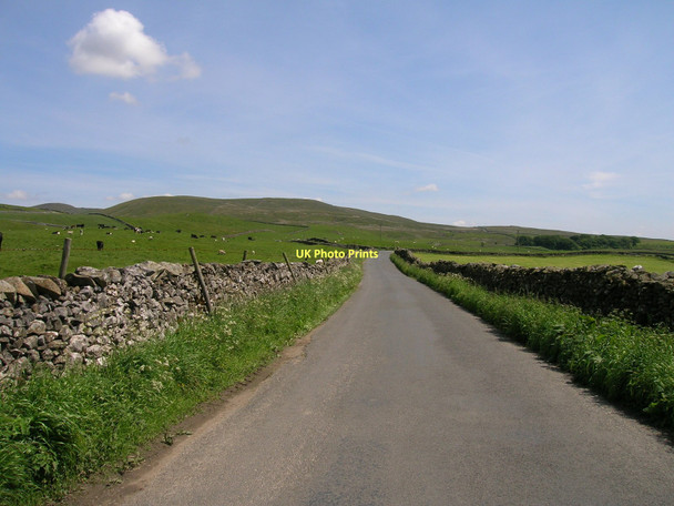 Photo 6"x4" Steep road out Settle towards Scosthrop Moor Settle c2011