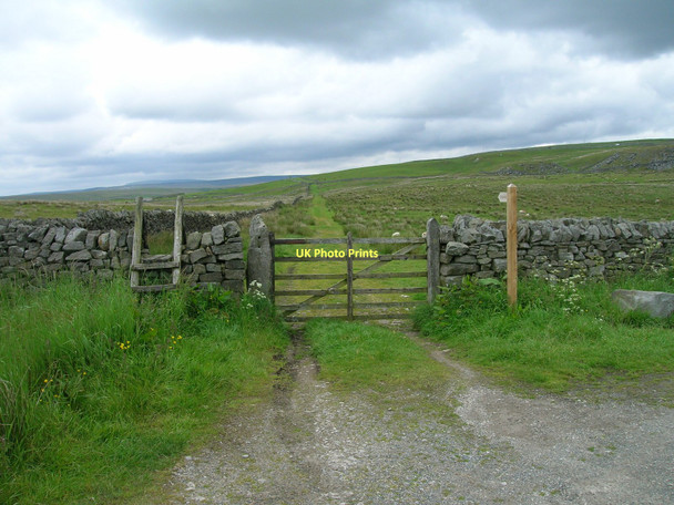 Photo 6"x4" Track heading north towards the B6265 Skyreholme c2011