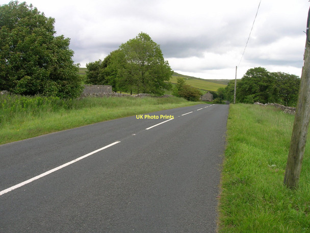 Photo 6"x4" B6265 towards Pateley Bridge Keld Houses c2011