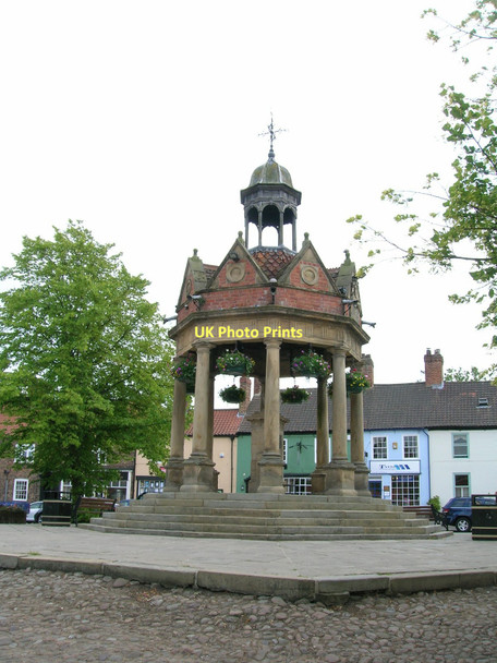 Photo 6"x4" Monument, Boroughbridge Boroughbridge c2011