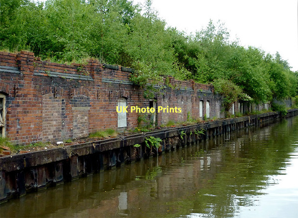 Photo 6"x4" Disused wharf near Mount Pleasant, Stoke-on-Trent Mount Pleasant\/SJ8844 c2011