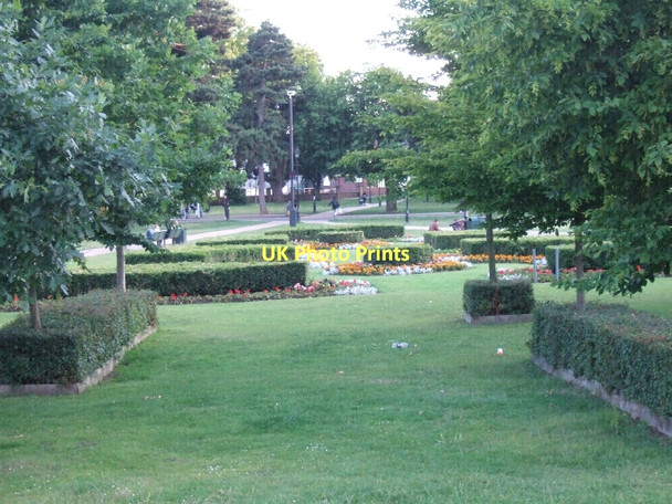 Photo 6"x4" Flower beds in Haven Green Ealing c2011