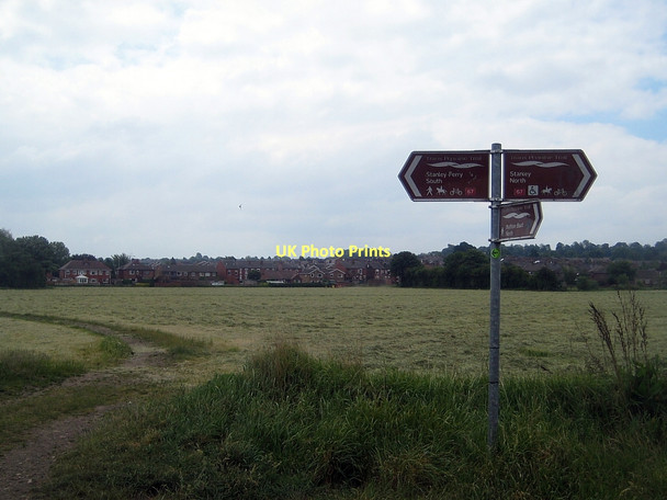 Photo 6"x4" TPT67 signpost Stanley\/SE3424 c2011
