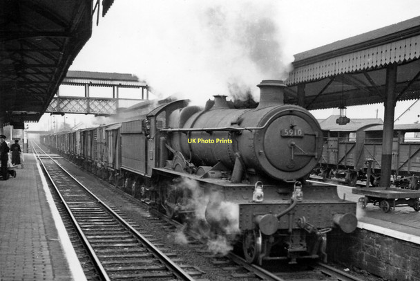 Photo 6"x4" Up fast freight passing Gobowen Station Gobowen c1960