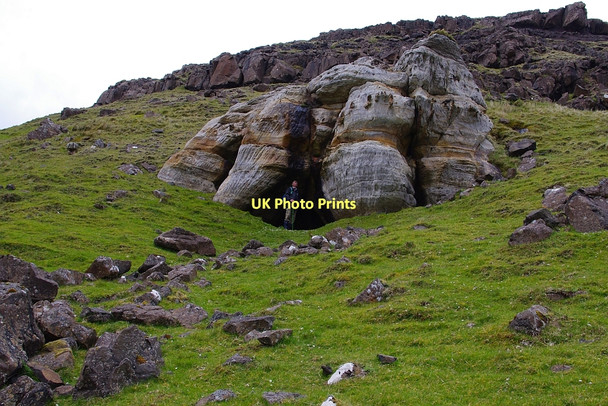 Photo 6"x4" The cave (an Uamha) on Beinn na h-Uamha Beinn na h-Uamha\/NM6753 c2011
