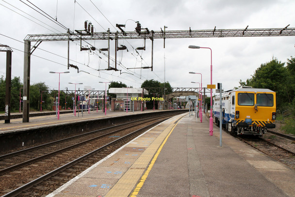 Photo 6"x4" Pitsea Railway Station Basildon c2011