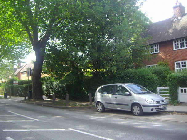 Photo 6"x4" The A1 Falloden Way Finchley c2011