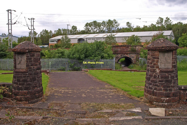 Photo 6"x4" Entrance Gateposts Port Glasgow c2011