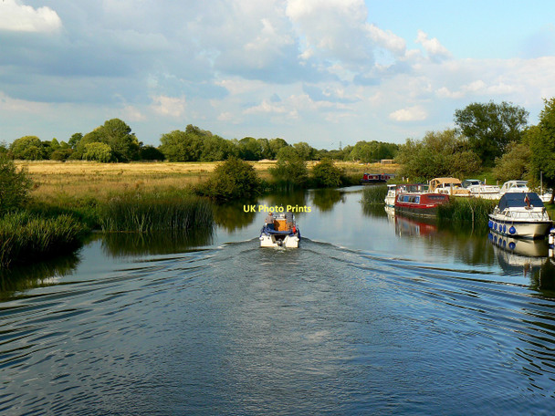 Photo 6"x4" Motor boat on the Thames (2 of 2) near Kelmscott Buscot c2011