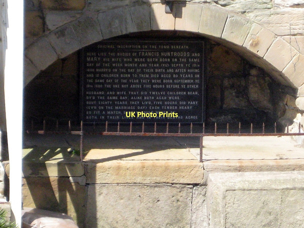 Photo 6"x4" Parish church of St Mary - unusual graves (2) Whitby\/NZ8910 c2011
