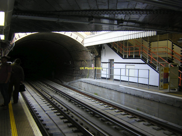 Photo 6"x4" Whitechapel Station, East London Line Stepney\/TQ3481 c2011