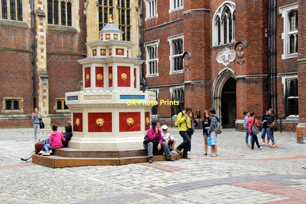 Photo 6"x4" Wine Fountain, Hampton Court Palace, Surrey Surbiton c2011