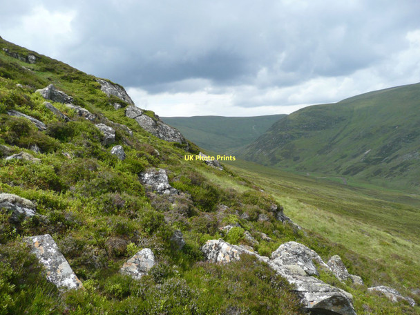 Photo 6"x4" The bouldery slopes of Sron M\u00c3\u00b2r na h-Uamhaidh Balgowan\/NN6394 c2011