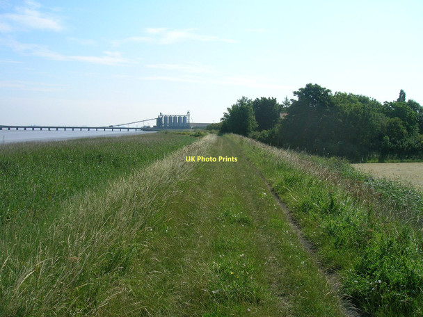 Photo 6"x4" Footpath beside the Humber heading east New Holland\/TA0823 c2011