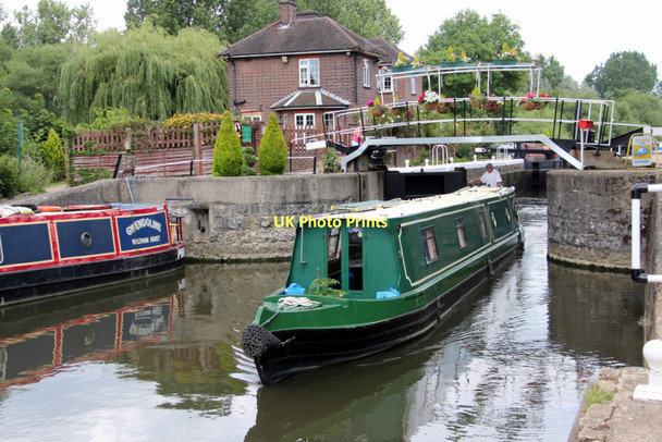 Photo 6"x4" Narrow Boat leaving Lock, River Lee Navigation, Hoddesdon, Hertfordshire Hoddesdon c2011