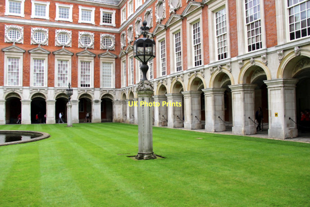 Photo 6"x4" Courtyard, Hampton Court Palace, Surrey Surbiton c2011 P1