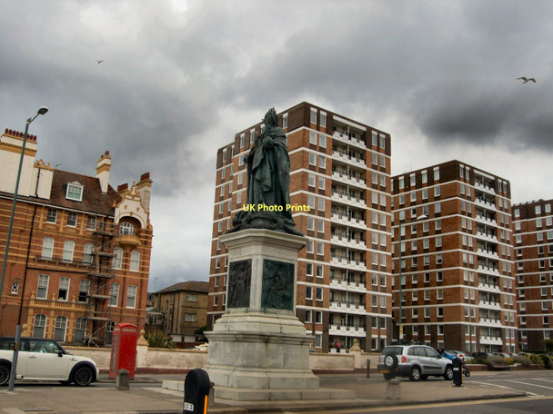 Photo 6"x4" Queen Victoria Memorial Hove c2011