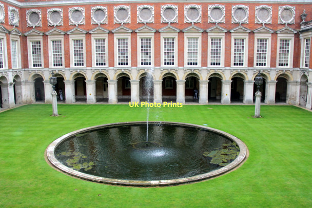 Photo 6"x4" Courtyard, Hampton Court Palace, Surrey Surbiton c2011