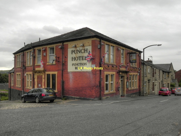 Photo 6"x4" Punch Hotel Darwen c2011