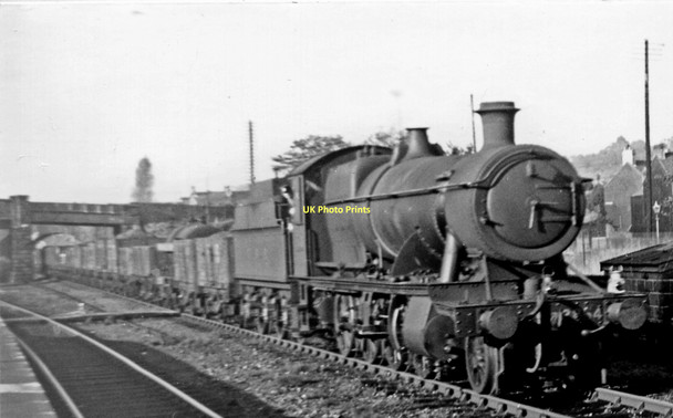 Photo 6"x4" An oil-burning 2-8-0 on an Up freight at Briton Ferry station Briton Ferry\/Llansawel c1946