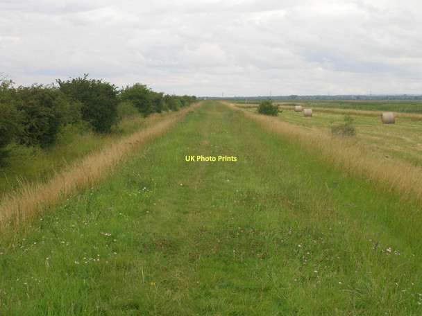 Photo 6"x4" Humber flood bank Winteringham c2011