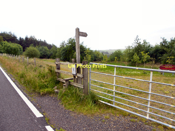 Photo 6"x4" Gate, Signpost and Stile Cadshaw c2011