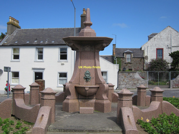 Photo 6"x4" The Fountain Girvan c2011