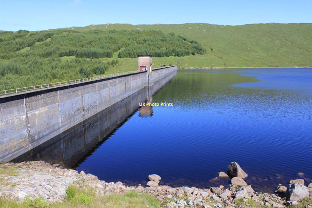 Photo 6"x4" Allt na Lairige reservoir and dam Allt na Lairige\/NN2417 c2011