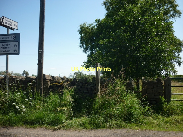 Photo 6"x4" A footpath towards Woodhouse Farm Laverton\/SE2273 c2011