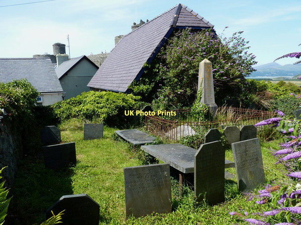 Photo 6"x4" Chapel graveyard in Harlech Harlech c2011