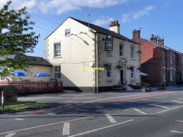 Photo 6"x4" The White Bull, Bilsborrow Bilsborrow c2011