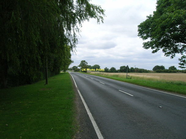 Photo 6"x4" B1206 towards Brigg Wrawby c2011