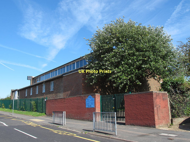 Photo 6"x4" Wolsey School, New Addington New Addington c2011