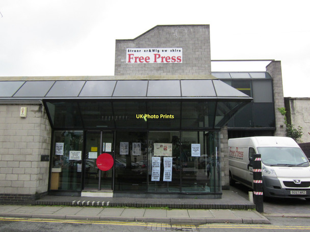 Photo 6"x4" Stranraer Free Press Stranraer c2011 P1