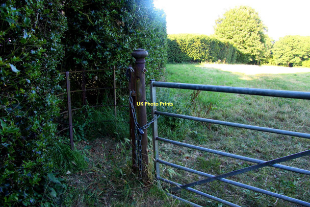 Photo 6"x4" Kissing gate to the footpath Tiddington\/SP6504 c2011