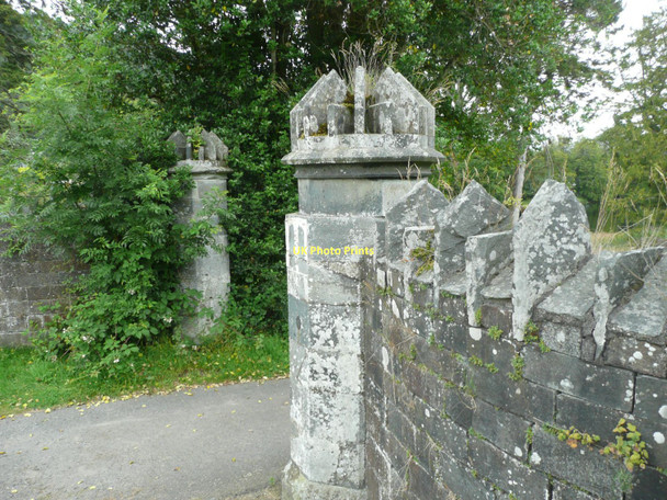 Photo 6"x4" Unusual arrangement of coping stones Kenmore\/NN7745 c2011