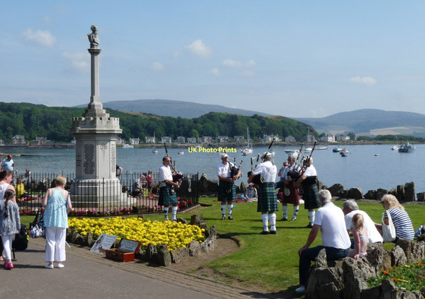 Photo 6"x4" Millport - pipers at the war memorial Millport c2011