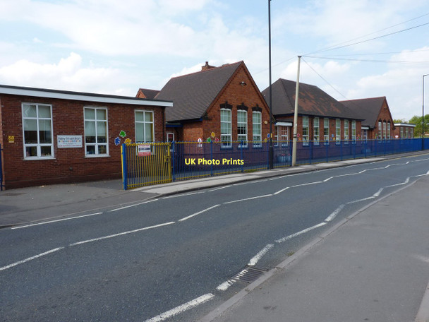 Photo 6"x4" The New Invention Infant School Bloxwich c2011