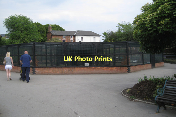 Photo 6"x4" Octagonal aviary, Victoria Park  Stafford c2011