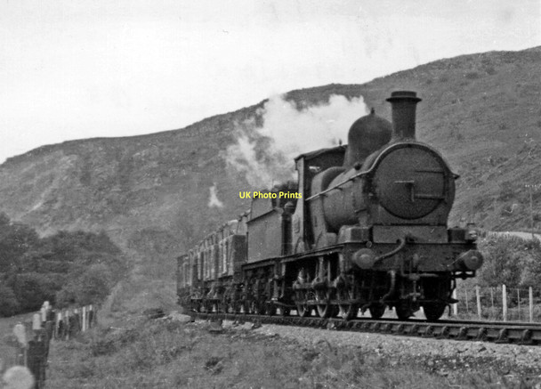 Photo 6"x4" Southbound goods train on Mid-Wales line in Wye Valley near Doldowlod Llanwrthwl c1949