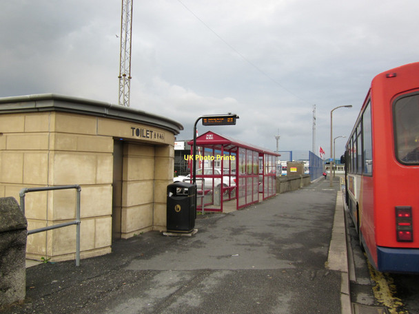 Photo 6"x4" Bus Stop Port Rodie Stranraer c2011