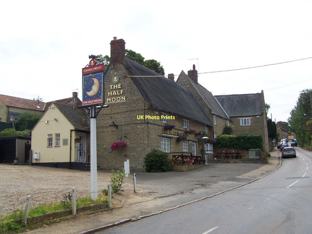 Photo 6"x4" The Half Moon, Grendon Grendon\/SP8760 c2011